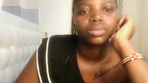 Lola online show from March 27, 9:43 am