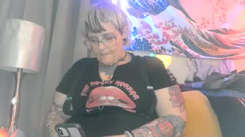 Snapshot of kinkypinkyplay2 chatting on January 27, 12:12 am Kinky Pinky online show from January 27, 12:12 am