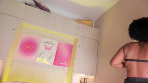 M A R A  online show from February 24, 12:04 pm