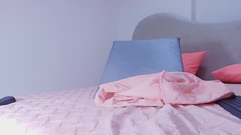 kira online show from November 15, 1:01 pm