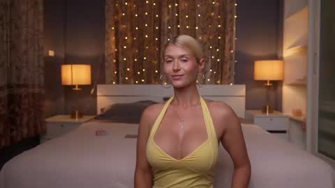 kira bloom online show from June 14, 9:09 am