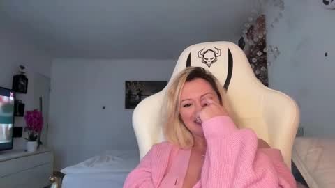 KiraDivine online show from December 7, 12:56 pm