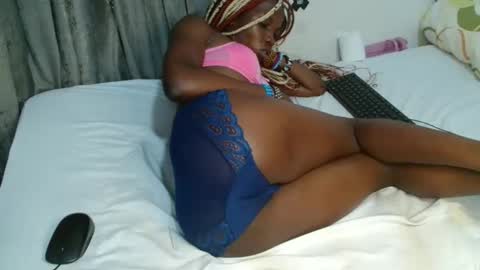 Snapshot of kirah_hot chatting on October 5, 3:00 am kirah_hot online show from October 5, 3:00 am