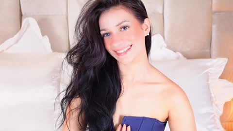 Snapshot of kirakayleigh chatting on December 3, 5:12 pm kira online show from December 3, 5:12 pm