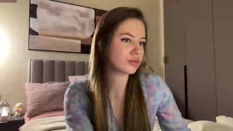 Snapshot of kiramystery chatting on February 22, 12:19 pm Kira online show from February 22, 12:19 pm