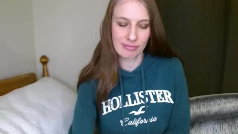 Snapshot of kissallie chatting on December 3, 11:02 pm Allie online show from December 3, 11:02 pm