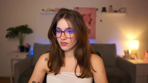 Sisi online show from February 2, 2:05 pm