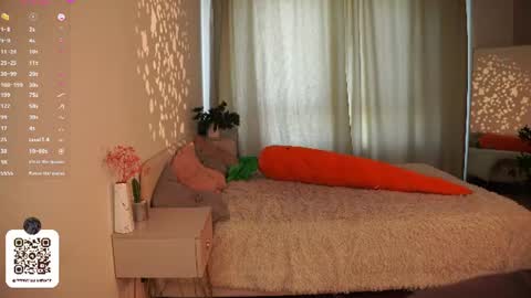 Mia online show from July 18, 10:29 am