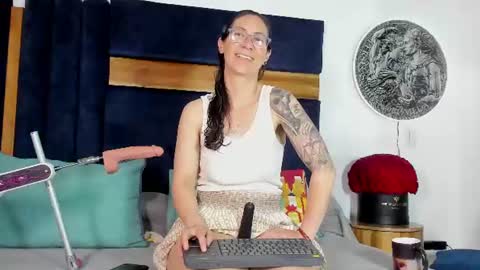 Kissing Company online show from July 21, 2:01 am
