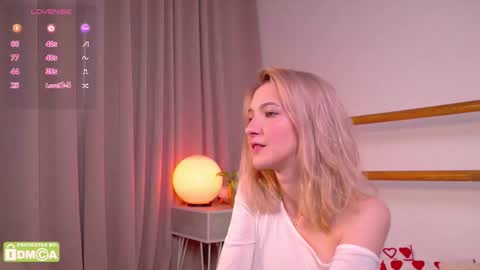 Snapshot of kisskiss_muah chatting on October 1, 2:22 pm Kate online show from October 1, 2:22 pm