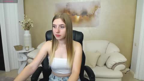 kissme_now online show from September 22, 2:15 pm