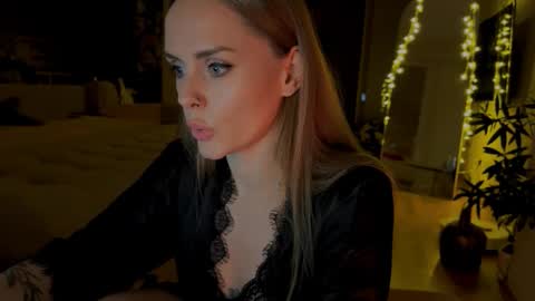 Snapshot of kissnova_ chatting on October 11, 8:22 pm Emma online show from October 11, 8:22 pm