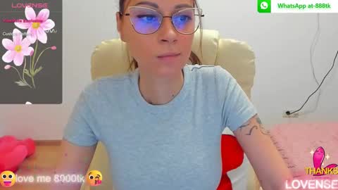 Snapshot of kisssnicol chatting on March 11, 6:41 am kisssnicol online show from March 11, 6:41 am