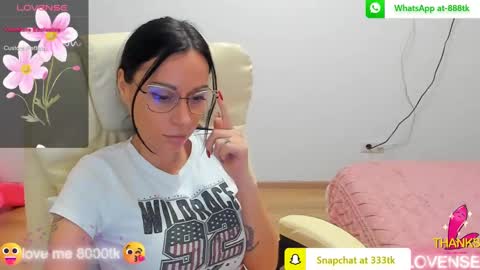 Snapshot of kisssnicol chatting on March 4, 6:18 pm kisssnicol online show from March 4, 6:18 pm