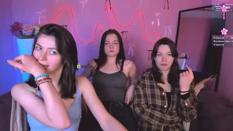 kitniss online show from April 10, 7:31 pm