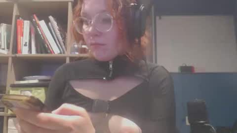 Snapshot of kittennervous chatting on October 20, 1:08 am kittennervous online show from October 20, 1:08 am