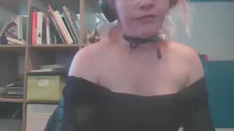Snapshot of kittennervous chatting on October 10, 5:29 pm kittennervous online show from October 10, 5:29 pm