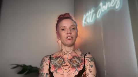 kittjones33 online show from July 17, 10:13 pm