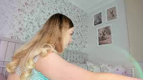 sophie online show from July 25, 7:10 pm
