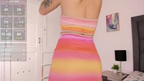 kitty_angell_ online show from October 24, 8:05 pm