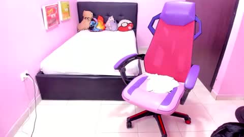 Snapshot of kitty_doll_squirt chatting on October 11, 2:31 pm kitty_doll_squirt online show from October 11, 2:31 pm