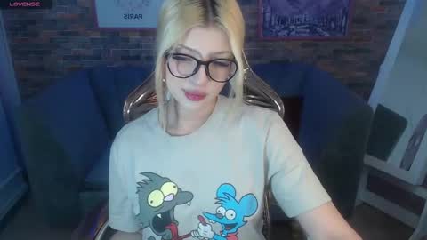 Snapshot of kitty_fox_b chatting on March 10, 12:49 pm kitty_fox_b online show from March 10, 12:49 pm