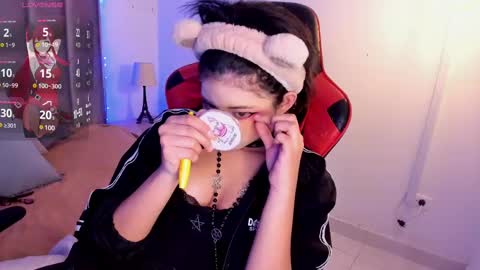 Snapshot of kitty_gang chatting on February 21, 3:01 am Camila online show from February 21, 3:01 am