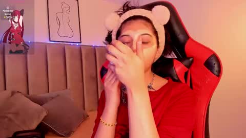 Snapshot of kitty_gang chatting on February 19, 2:44 am Camila online show from February 19, 2:44 am