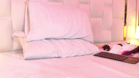 Snapshot of kitty_lovee1 chatting on October 13, 6:38 am kitty online show from October 13, 6:38 am