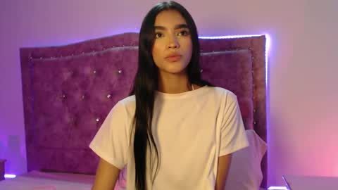 Snapshot of kitty_mia29 chatting on October 18, 7:33 am Kitty online show from October 18, 7:33 am