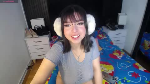 Snapshot of kittyhouse_hs chatting on December 4, 2:53 am kittyhouse_hs online show from December 4, 2:53 am
