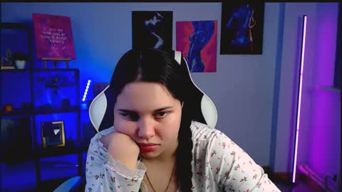 kittykriss_ online show from December 13, 9:43 pm