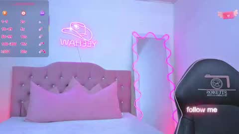Snapshot of kittystar_tay chatting on September 18, 12:37 pm Kitty online show from September 18, 12:37 pm