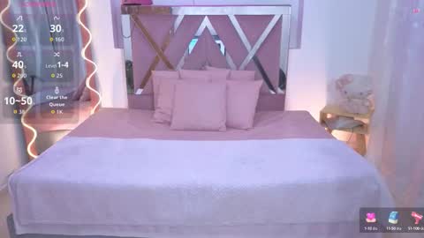 Snapshot of kittystar_tay chatting on September 22, 12:03 pm Kitty online show from September 22, 12:03 pm