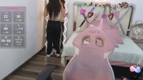 Snapshot of kittystar_tay chatting on March 12, 7:04 pm Kitty online show from March 12, 7:04 pm