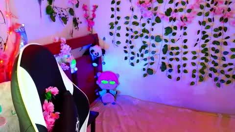 Snapshot of kittyuwu_ chatting on October 16, 7:16 pm Kittyuwu online show from October 16, 7:16 pm