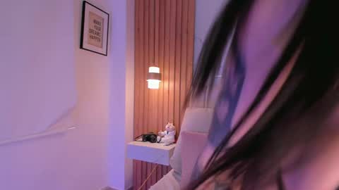 Angel Independent Model online show from April 13, 3:08 am