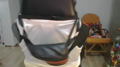 Snapshot of klauss_123 chatting on December 12, 5:31 am klauss 123 online show from December 12, 5:31 am