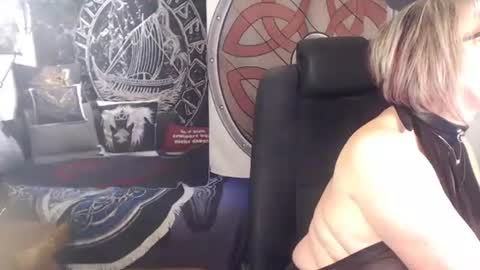 Michelle online show from October 27, 7:04 am