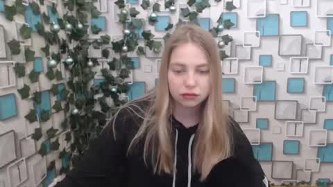 Snapshot of klerkarina chatting on January 20, 5:37 am klerkarina online show from January 20, 5:37 am