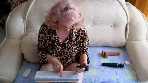 Snapshot of klitores chatting on September 30, 3:34 am ALYONA online show from September 30, 3:34 am