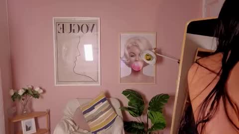 Snapshot of kloe222 chatting on October 10, 2:44 pm kloe222 online show from October 10, 2:44 pm