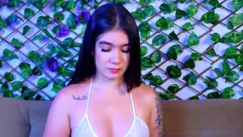 Snapshot of kloe_bella chatting on October 6, 1:17 pm kloe_bella online show from October 6, 1:17 pm