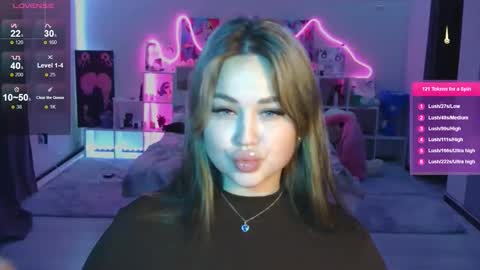 Mia online show from November 4, 3:06 pm