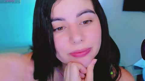 YINI online show from December 15, 5:34 am