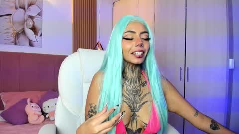 Snapshot of korarousee chatting on October 18, 3:37 pm Kora online show from October 18, 3:37 pm