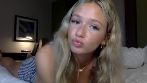 Snapshot of korinaluvv chatting on September 13, 11:13 pm Korina online show from September 13, 11:13 pm