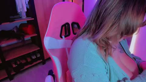 Khloe online show from November 3, 2:37 am