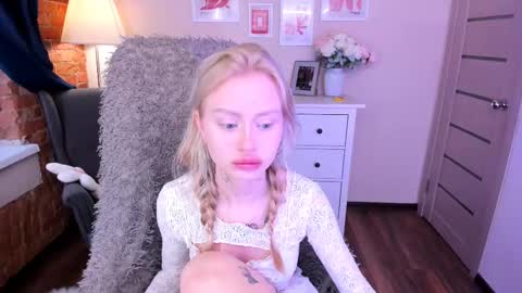 Snapshot of kris_grant chatting on February 28, 10:30 am kris_grant online show from February 28, 10:30 am