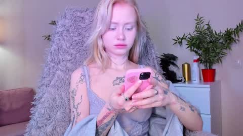 Snapshot of kris_grant chatting on December 12, 10:34 am kris_grant online show from December 12, 10:34 am